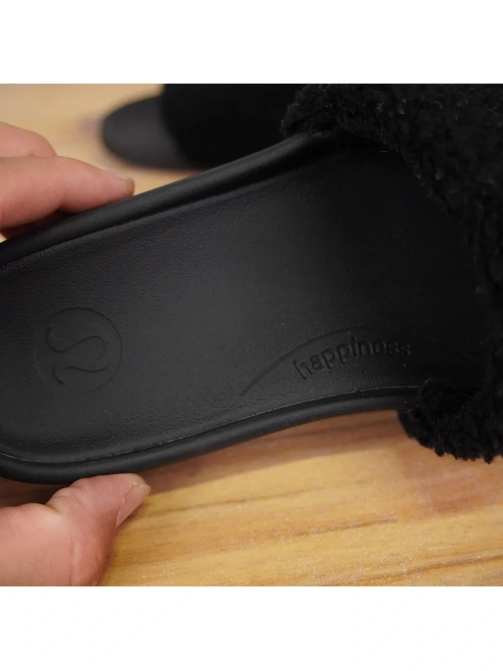 Lululemon Women’s Restfeel Slide Fleece Black Gold Comfort Sandals Size US 8